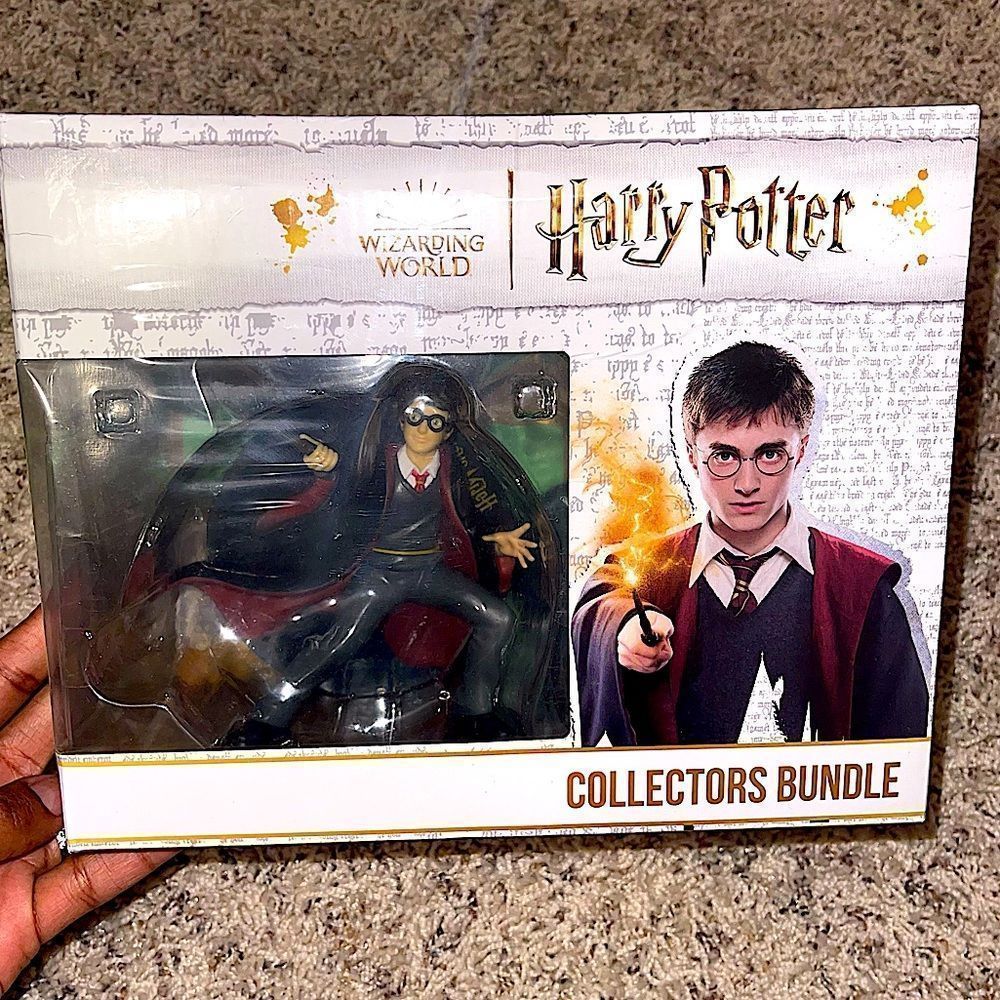 Harry Potter 5 item Collectors Box Socks Throw Blanket Figurine Sticker Pin NIB